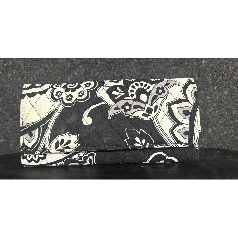 Vera Bradley Quilted‎ Cotton Black & White Floral Pattern-Trifold Clutch wallet